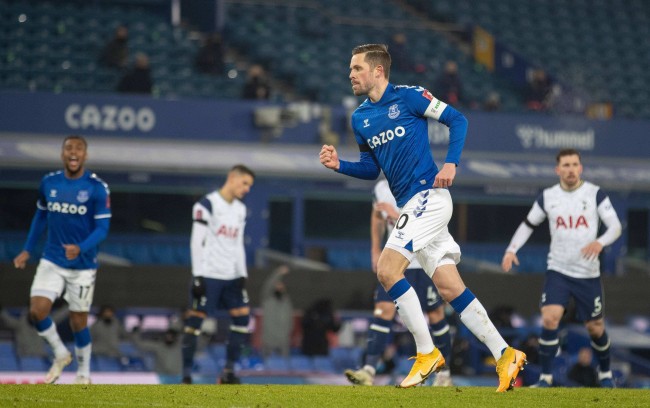 与某国际内 与某国际内